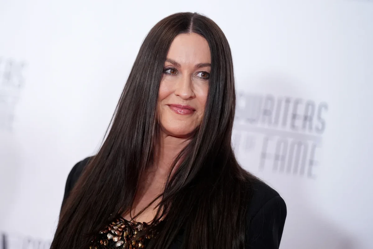Alanis Morissette Sues Former Tour Manager, Alleges ‘Extortionate’ Threat Over Airport Drugs