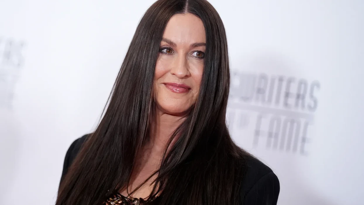 Alanis Morissette Sues Former Tour Manager, Alleges ‘Extortionate’ Threat Over Airport Drugs
