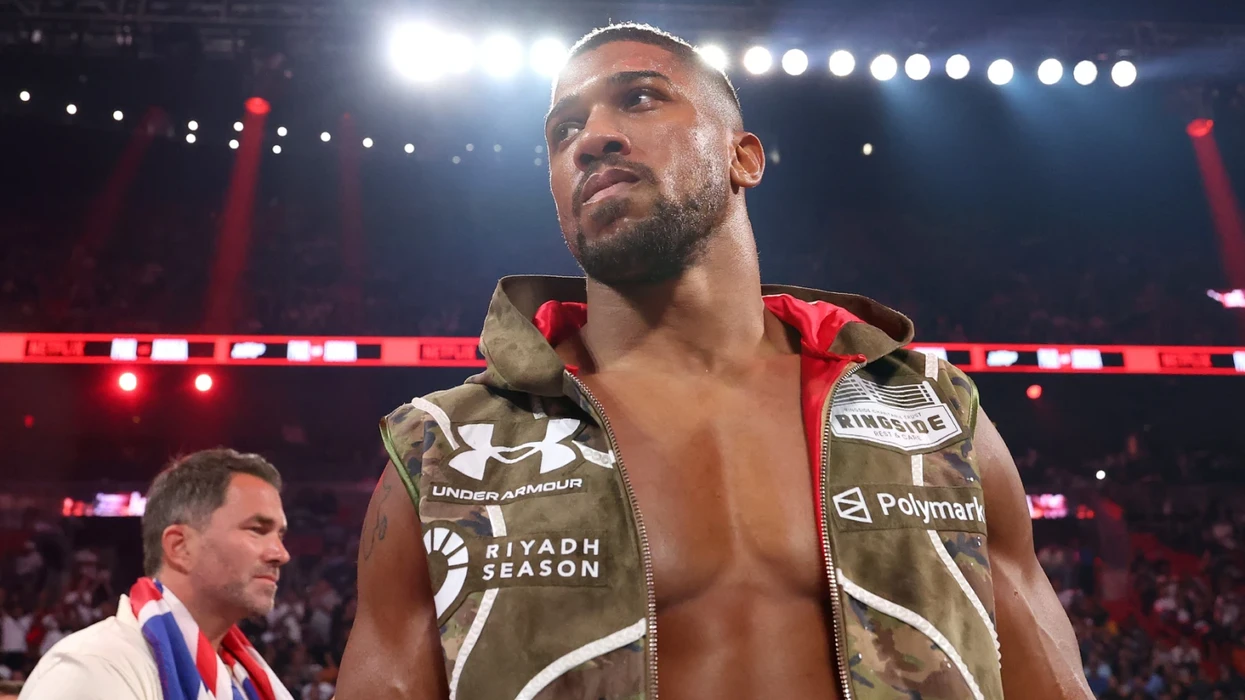 Le boxeur Anthony Joshua blessé dans un accident de voiture mortel