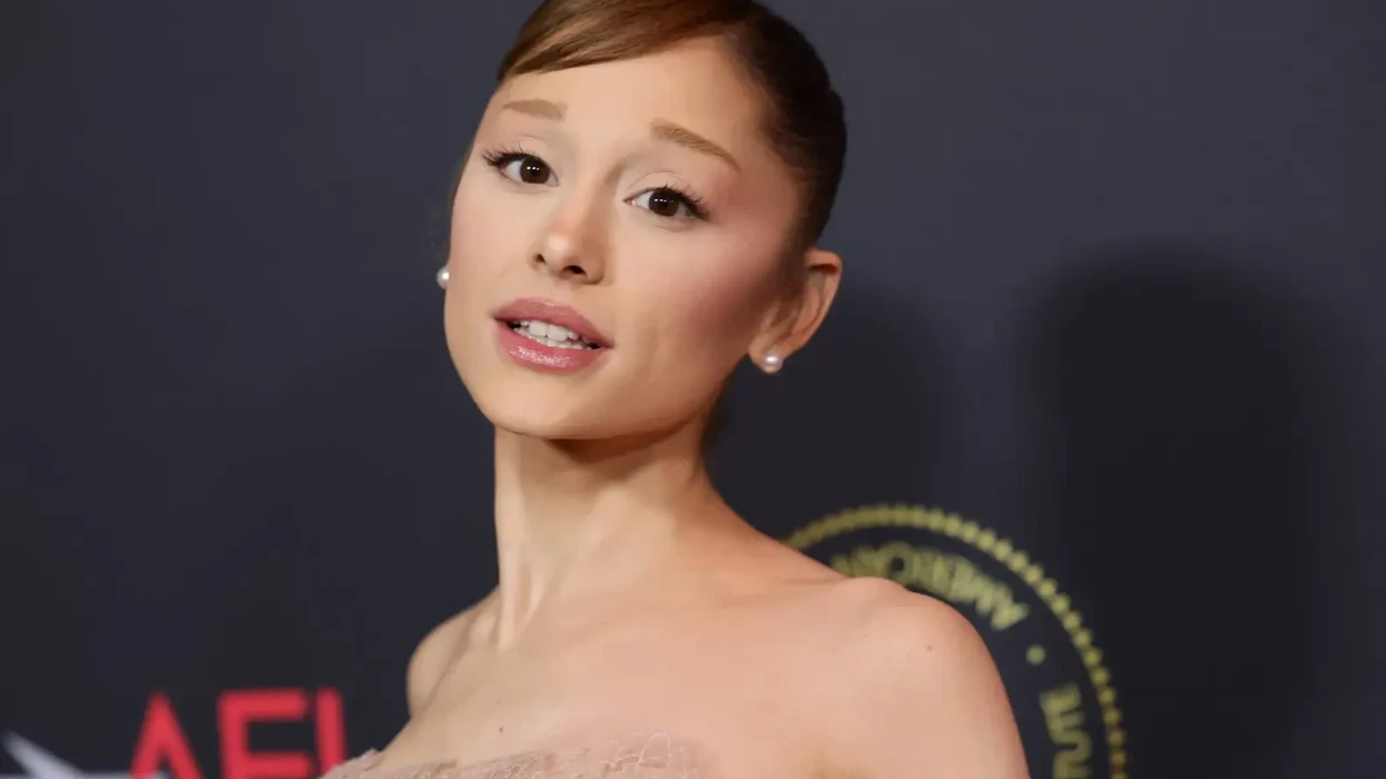 Ariana Grande Pauses Show to Address Break From Public Eye: ‘I Wanted to Speak to My Fans Directly’