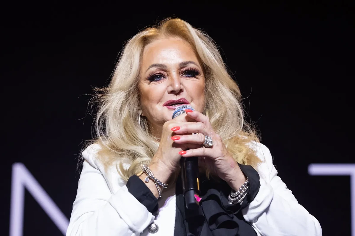 Bonnie Tyler Recovering From Emergency Surgery in Portugal