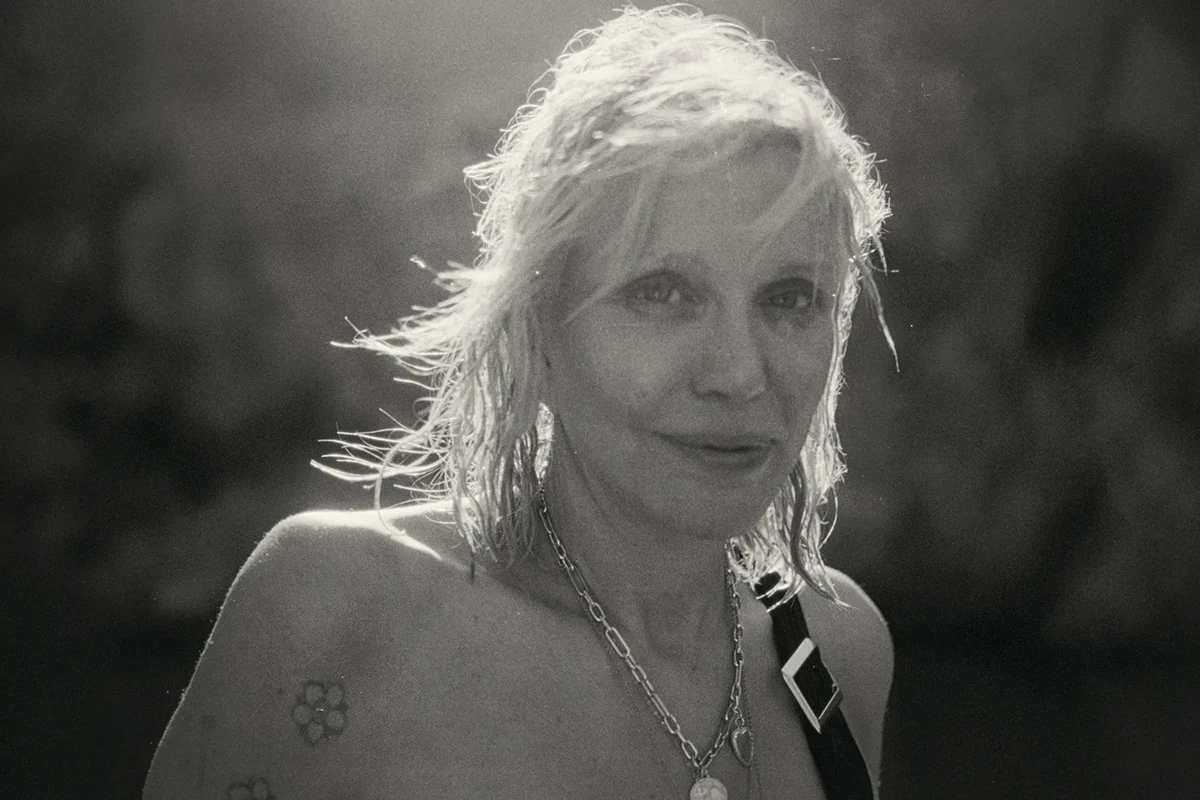 Courtney Love Sets the Record Straight