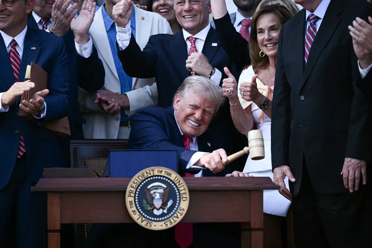 100 Unhinged Things Trump Did That You May Have Forgotten