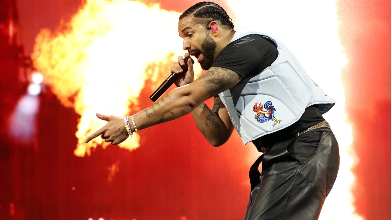 Drake Can’t Help But Air Decade-Old Awards Show Grievance While Honoring Nelly Furtado