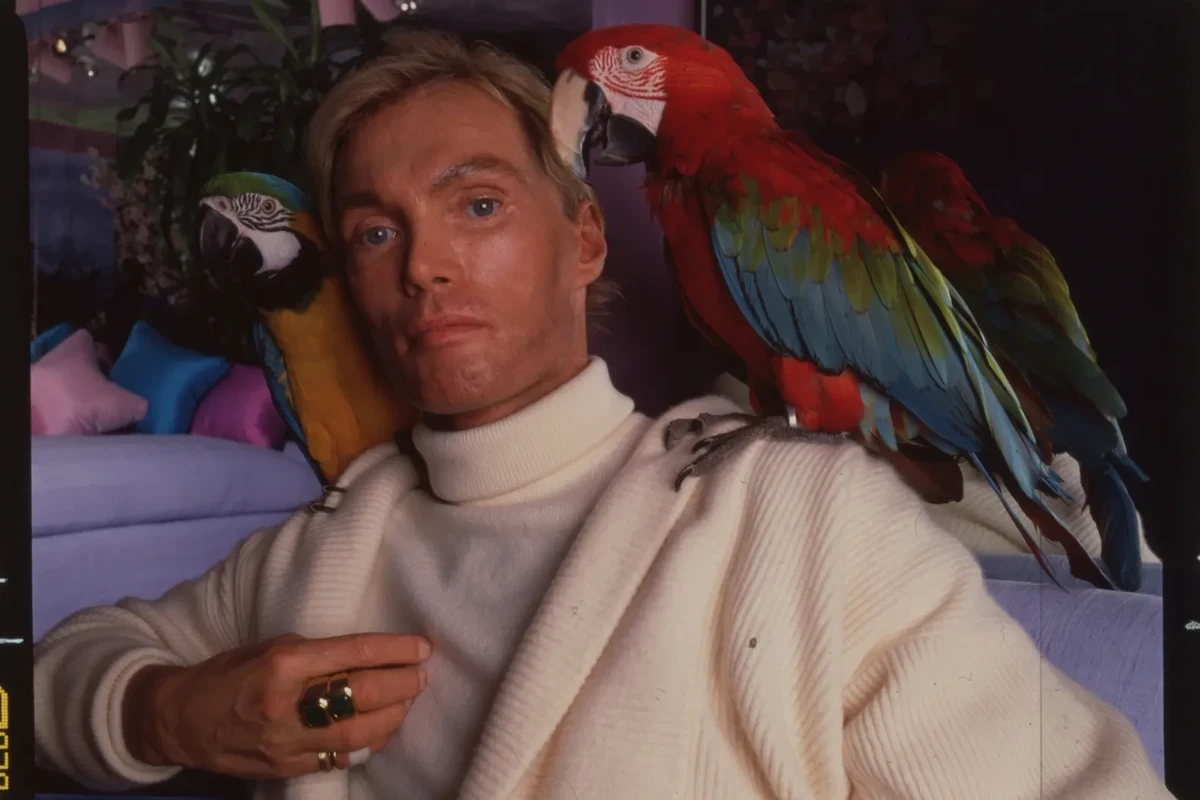 The Alien-Obsessed Cult That Promised Supermodels Enlightenment