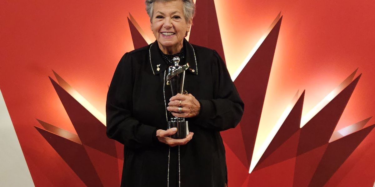 Céline Dion honore Ginette Reno pour son intronisation au Panthéon de ...