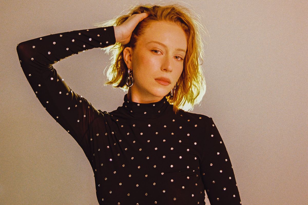 How Hannah Einbinder ‘Hacks’ It in the Comedy World