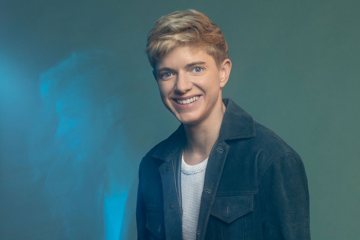 Mae Martin Is a Master Escape Artist