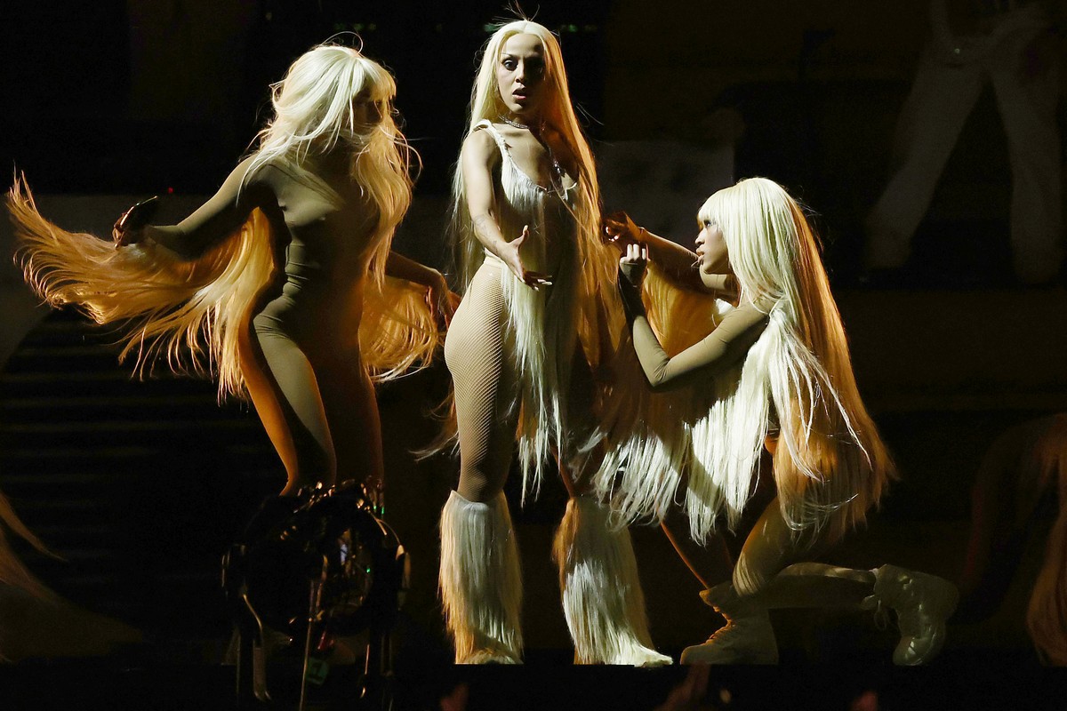 Doja Cat Skips the Pop Megahits in Edgy Coachella Performance