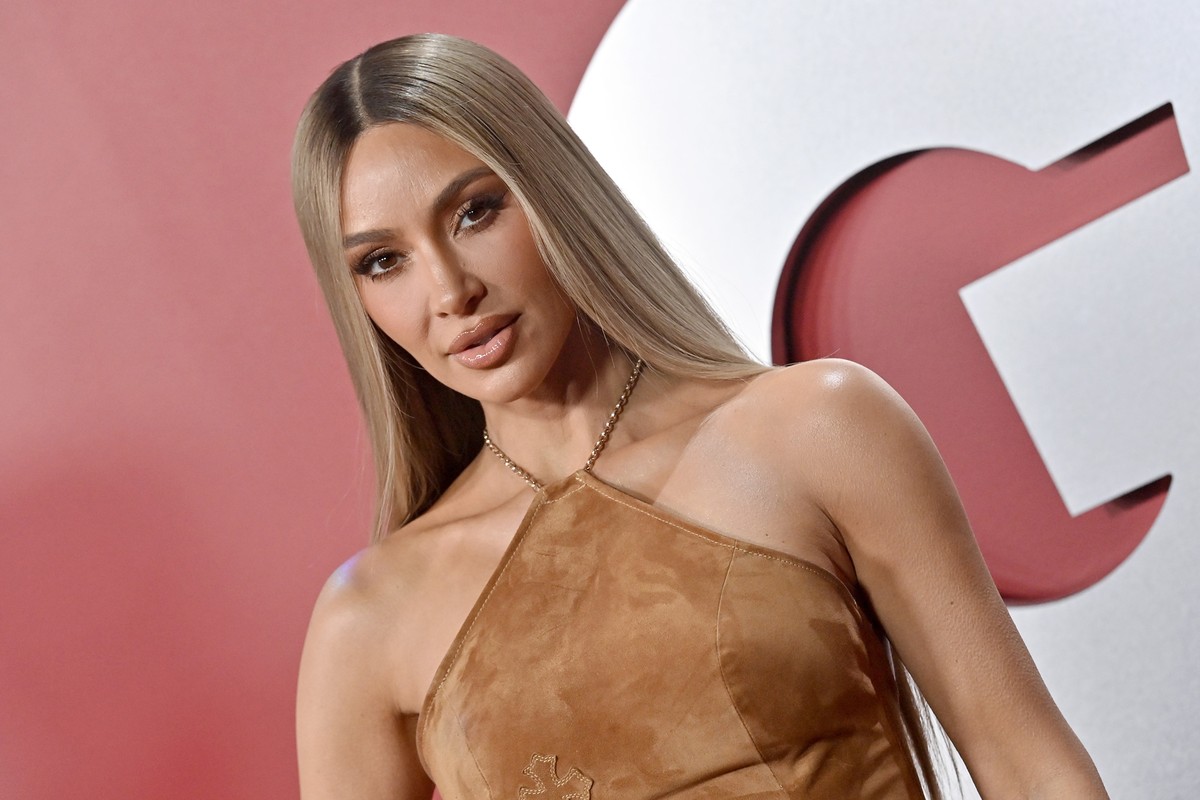 Kim Kardashian fait une reprise sensuelle de «Santa Baby»