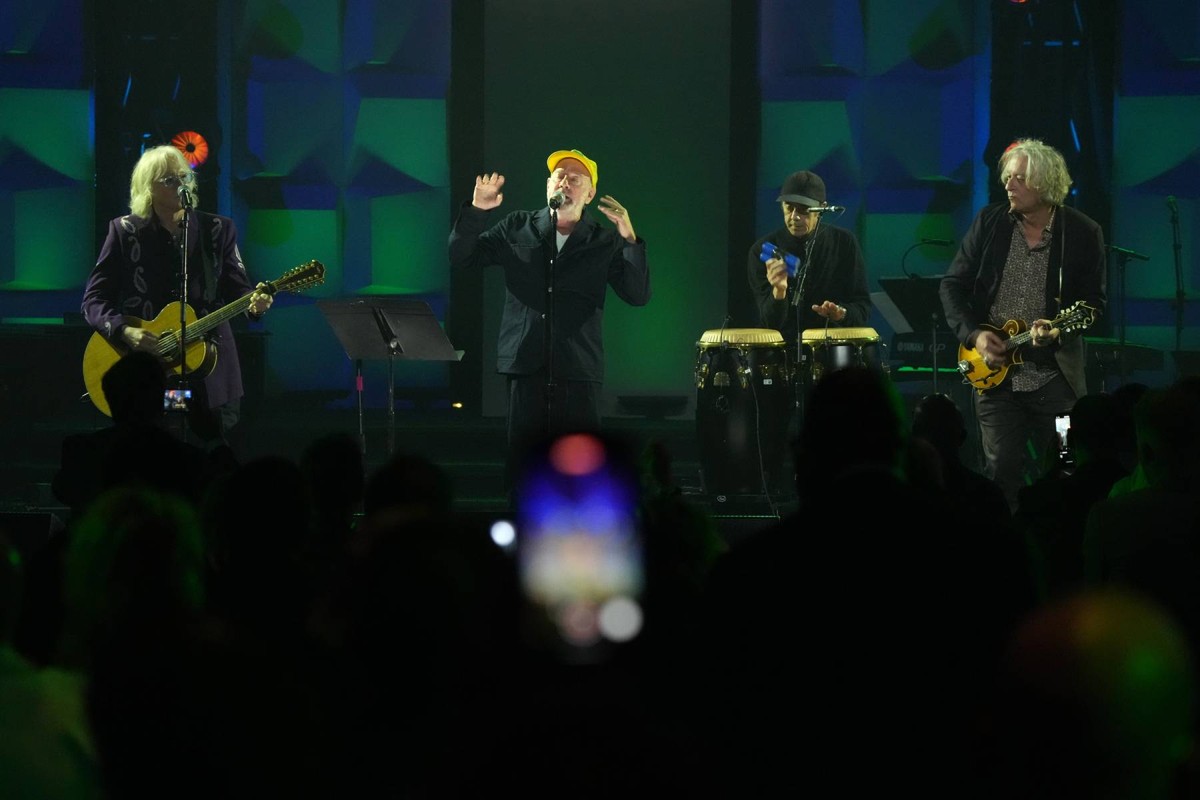 R.E.M.’s Original Members Reunite to Perform Live for First Time Since 2007