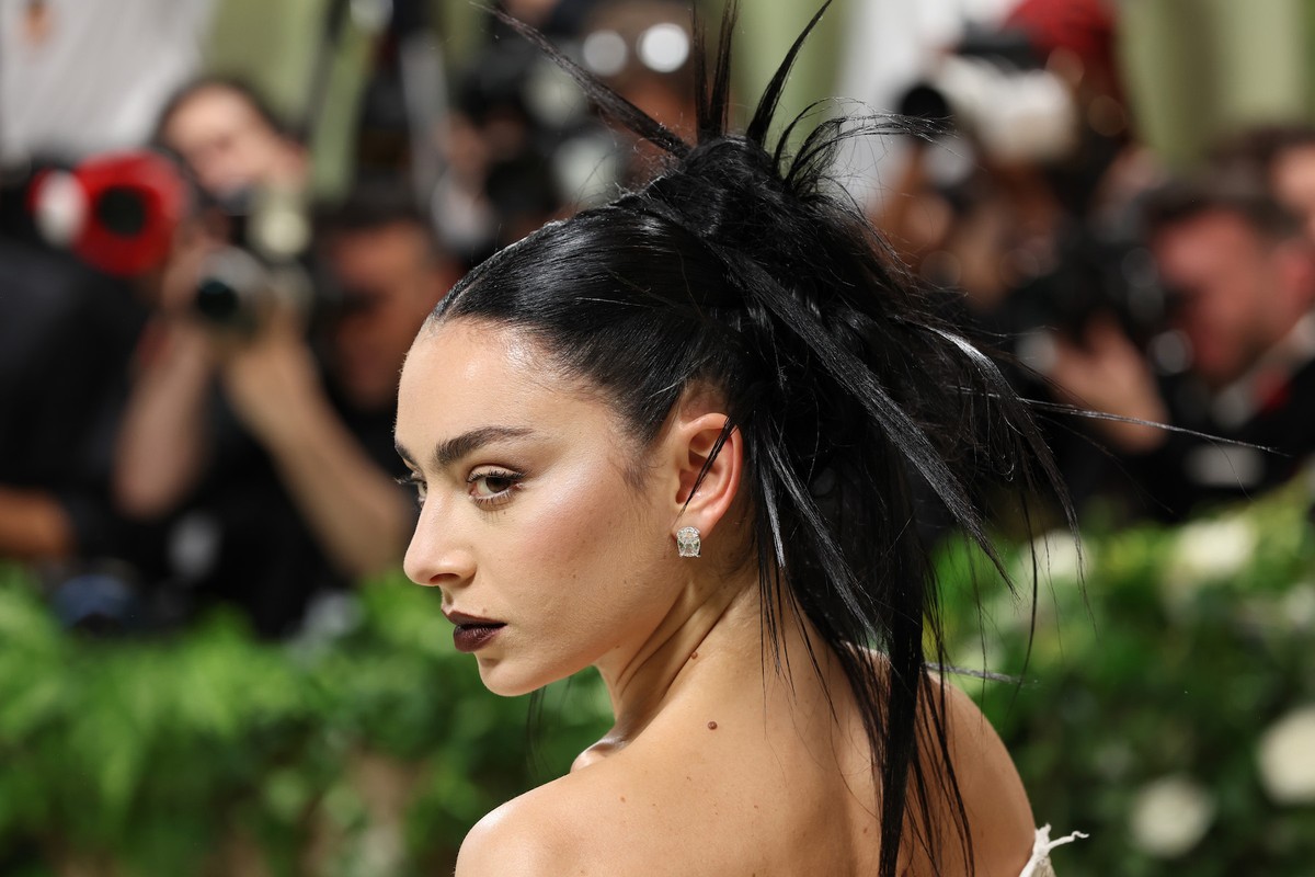 Charli XCX jouera dans le film «The Moment»