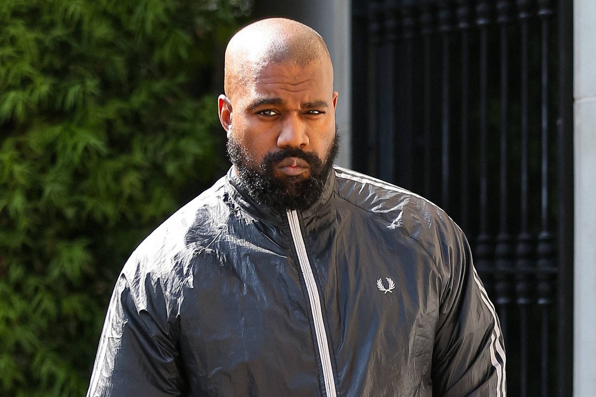 Kanye West posts full-page apology in the Wall Street Journal