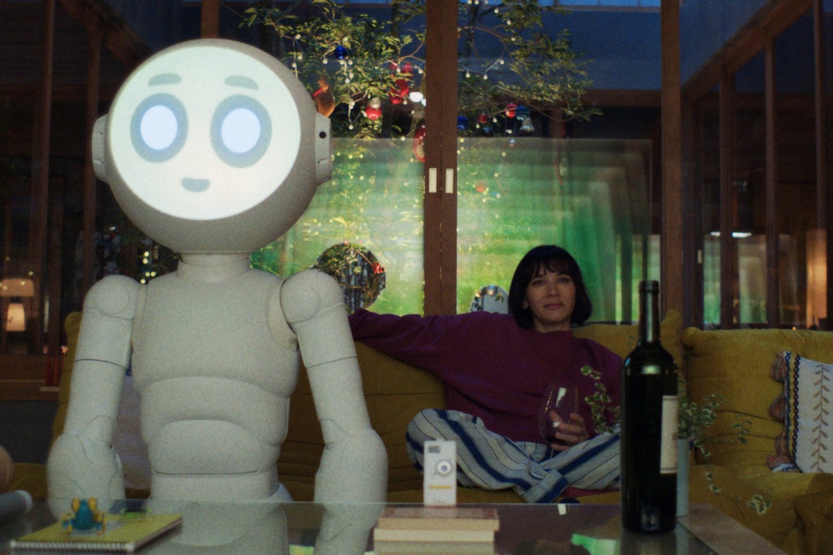 Rashida Jones Gets By With a Little Help From an AI Friend in ‘Sunny’