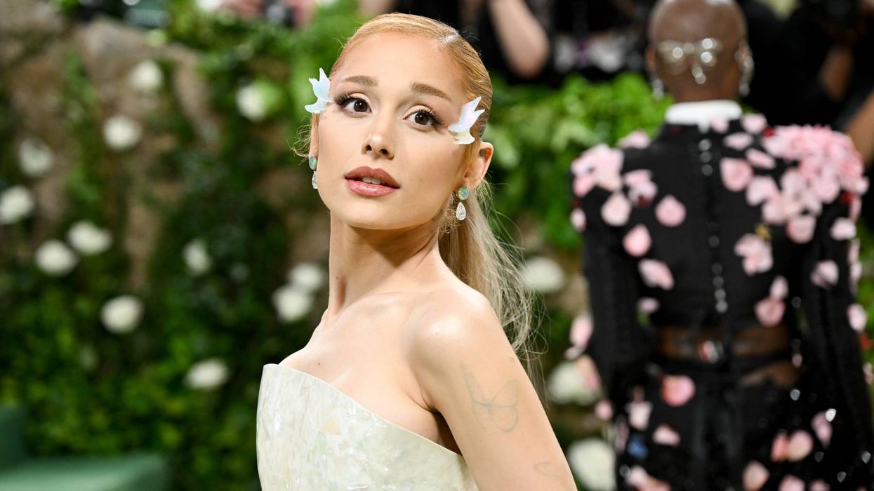 Ariana Grande demande aux labels d'inclure des séances de thérapie dans leurs contrats