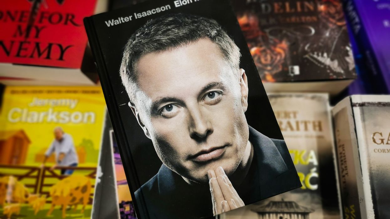 Elon Musk’s Daughter on Dad’s Biography: ‘Sad Excuse for a Puff Piece’