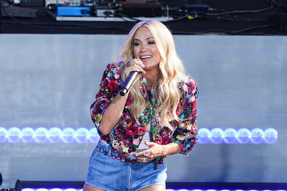 Watch Carrie Underwood Give a Surprise Performance at Tennessee Church