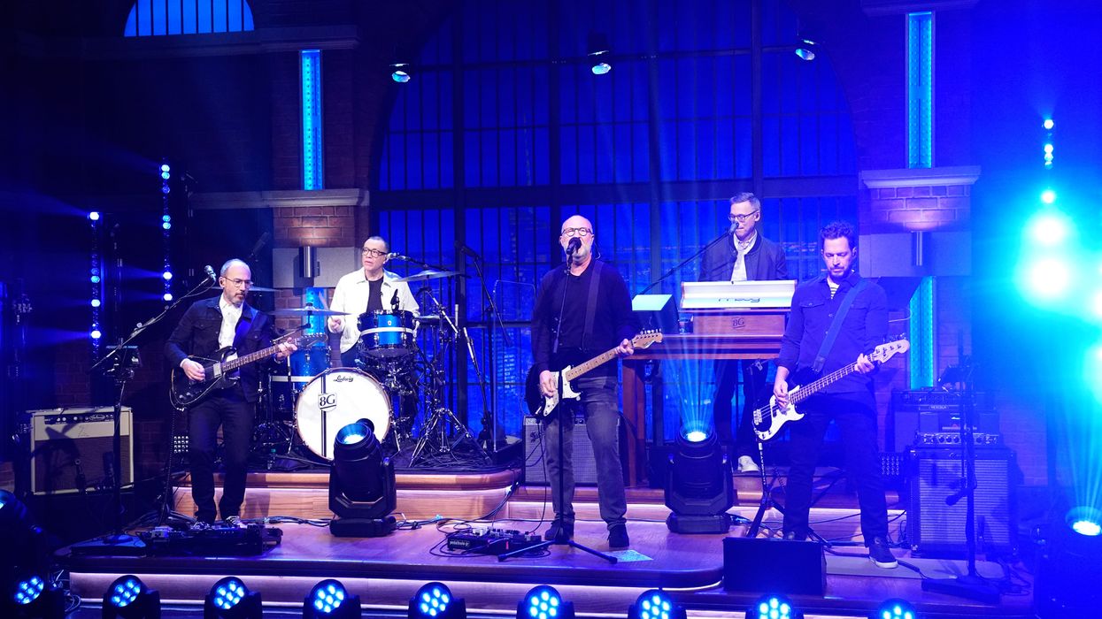 Bob Mould and Fred Armisen Help the 8G Band Sign Off ‘Seth Meyers’ With Hüsker Dü Cover