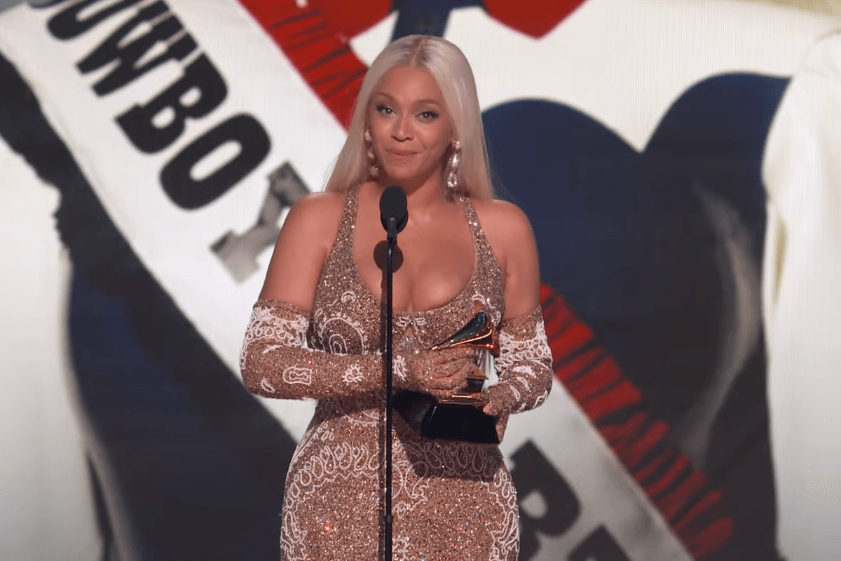 Les Grammys offrent enfin à Beyoncé la victoire que nous attendions
