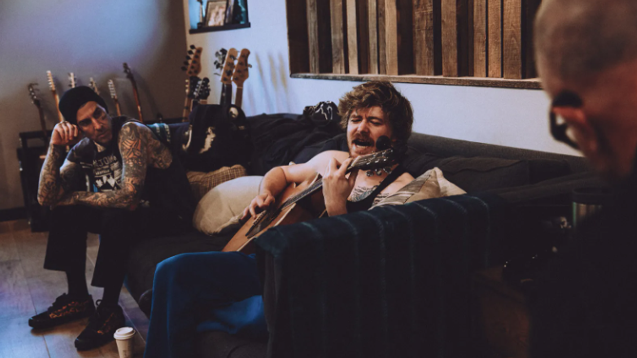 Sublime travaille sur son premier album depuis 1996 avec l'aide de Travis Barker