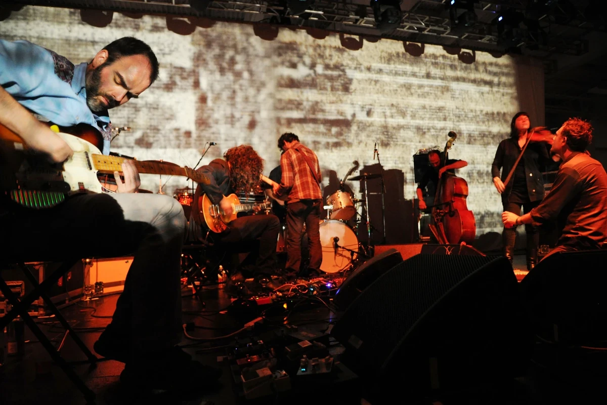 Godspeed You! Black Emperor annonce un nouvel album et partage un single