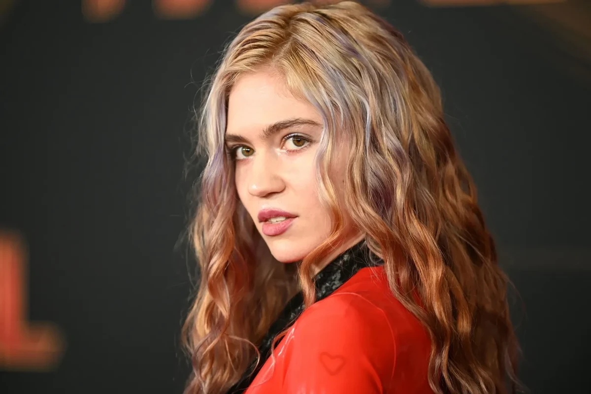 Grimes s'ouvre sur les attaques nazi et antisémites contre ses fans