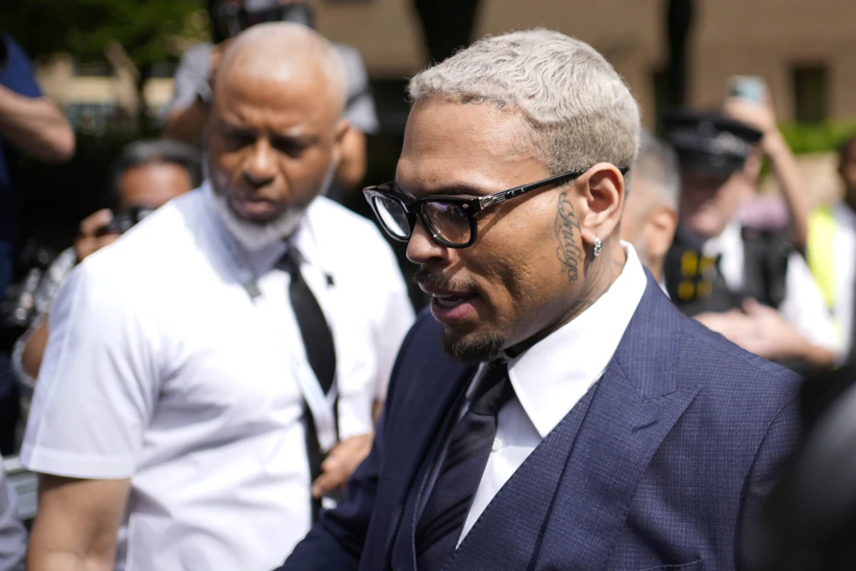 Chris Brown plaide non coupable à l'accusation d'agression