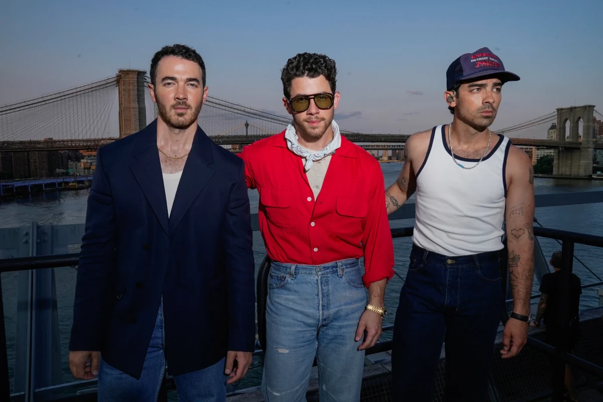Les Jonas Brothers expliquent pourquoi leur séparation «devait arriver»