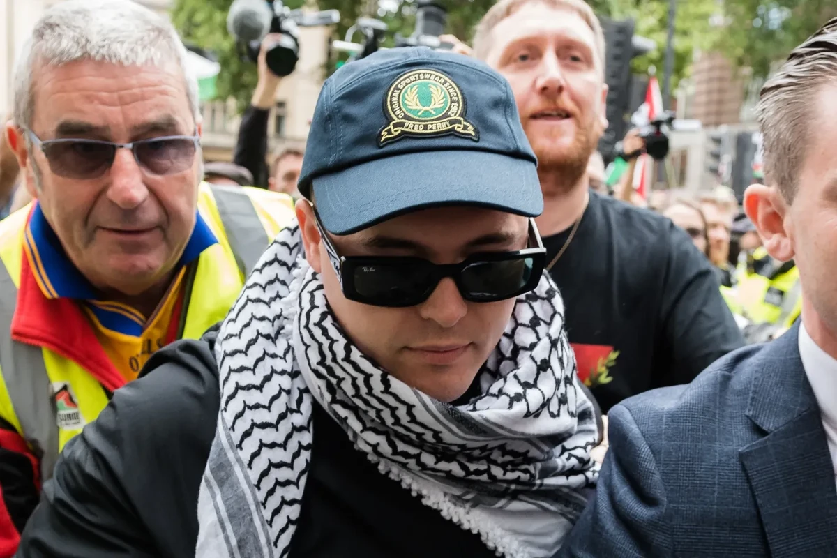 Mo Chara, de Kneecap, sera jugé pour terrorisme le mois prochain