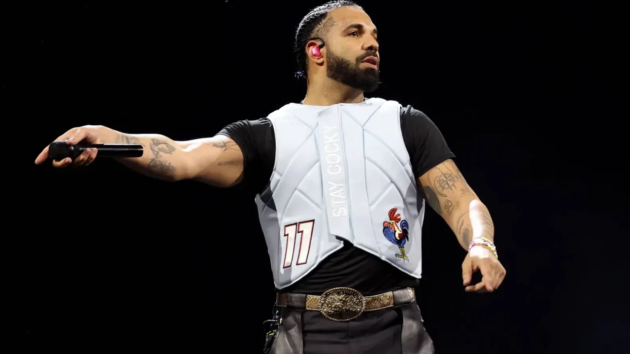 Drake invite Yeat et Julia Wolf sur le nouveau single «Dog House»