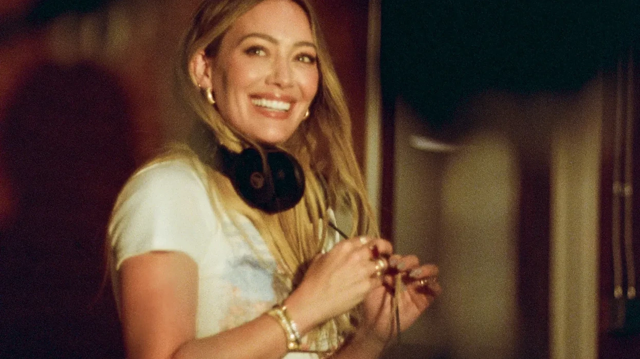 Hillary Duff fait un retour en musique (Dieu merci)