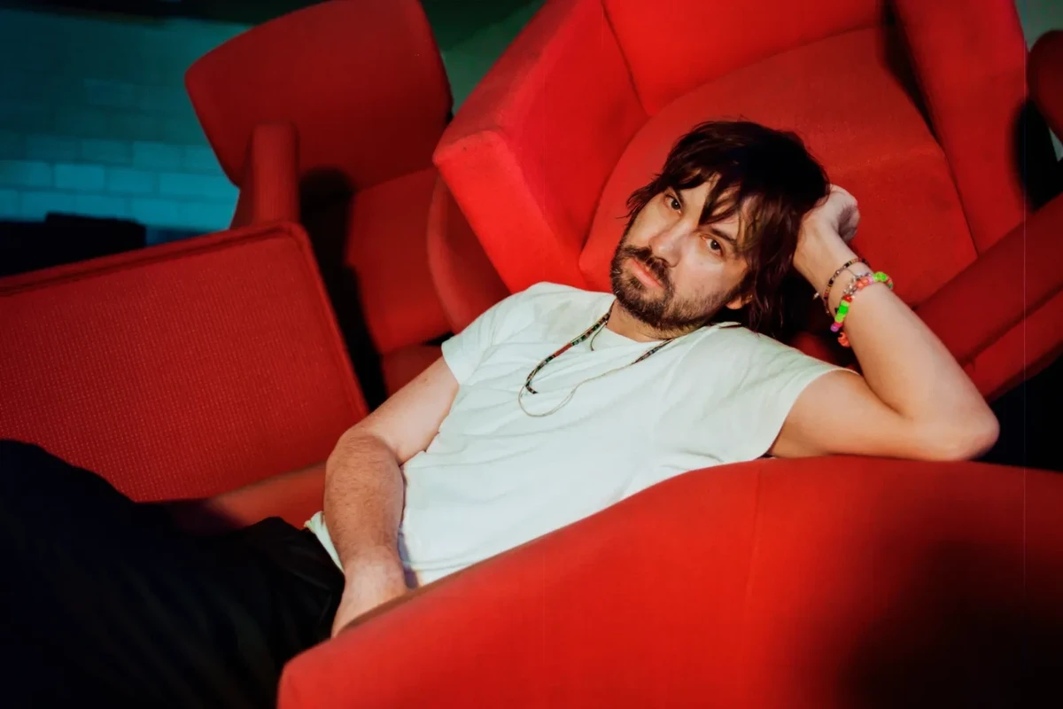 Tame Impala danse dans le noir