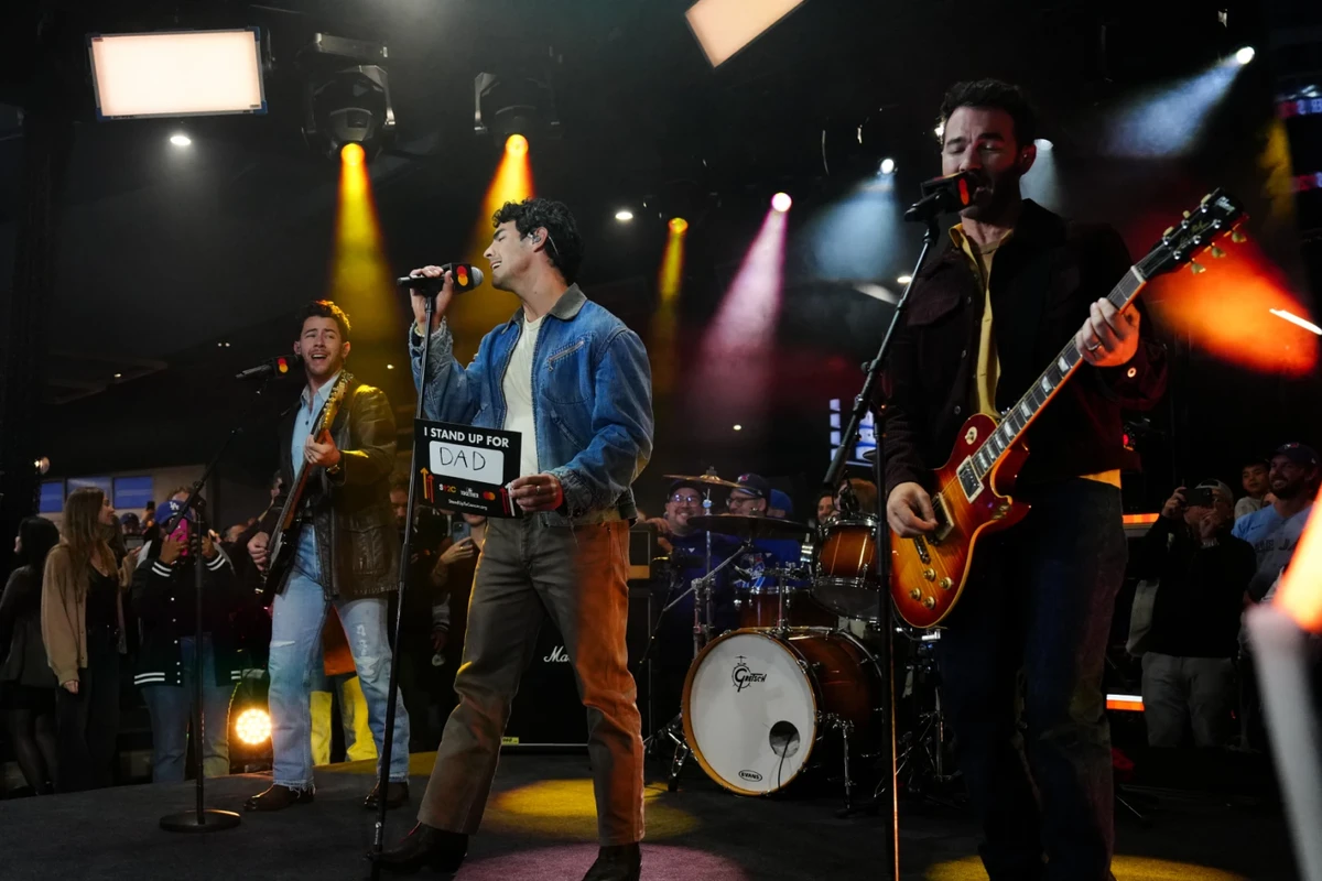 Joe Jonas répond aux critiques après la performance des Jonas Brothers au match des Blue Jays