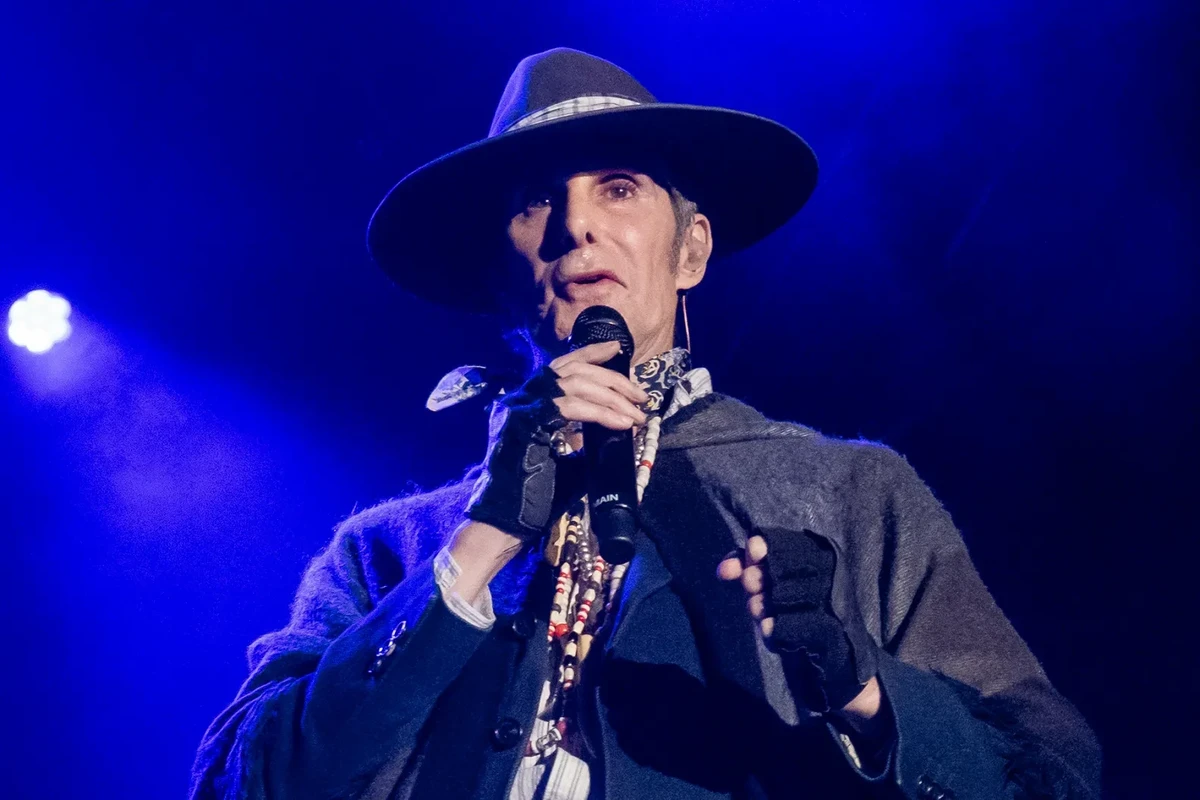 Perry Farrell présente ses excuses aux fans