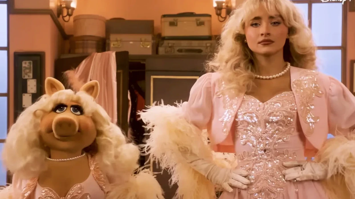 Sabrina Carpenter Is Twinning With Miss Piggy in ‘The Muppet Show’ Teaser