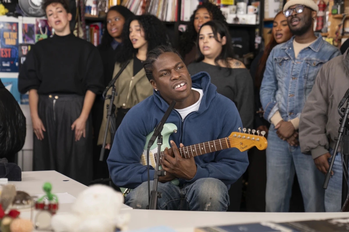 Daniel Caesar returns to NPR Tiny Desk with 12-piece choir