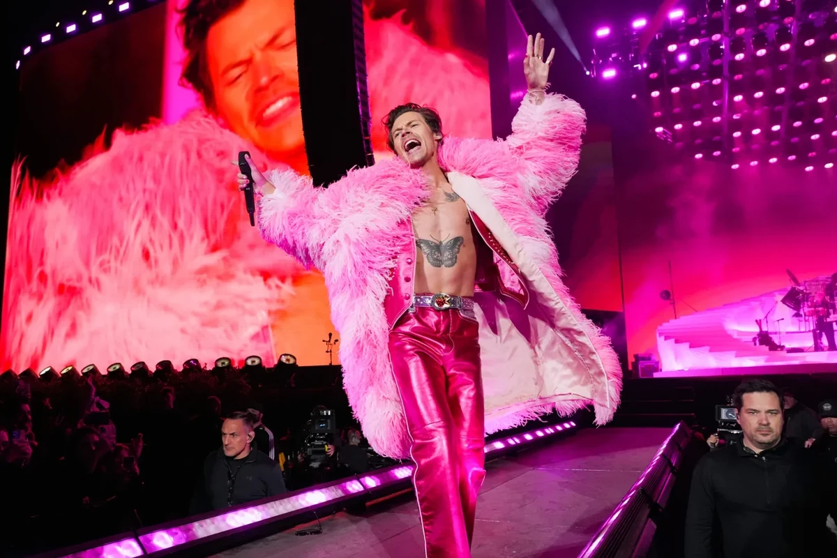 Fans Are Literally Selling Their Blood For Harry Styles Tickets