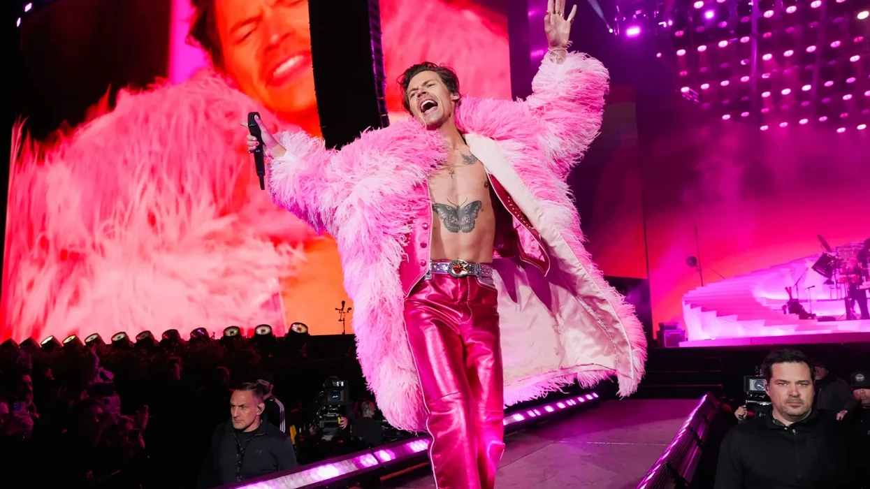 Fans Are Literally Selling Their Blood For Harry Styles Tickets