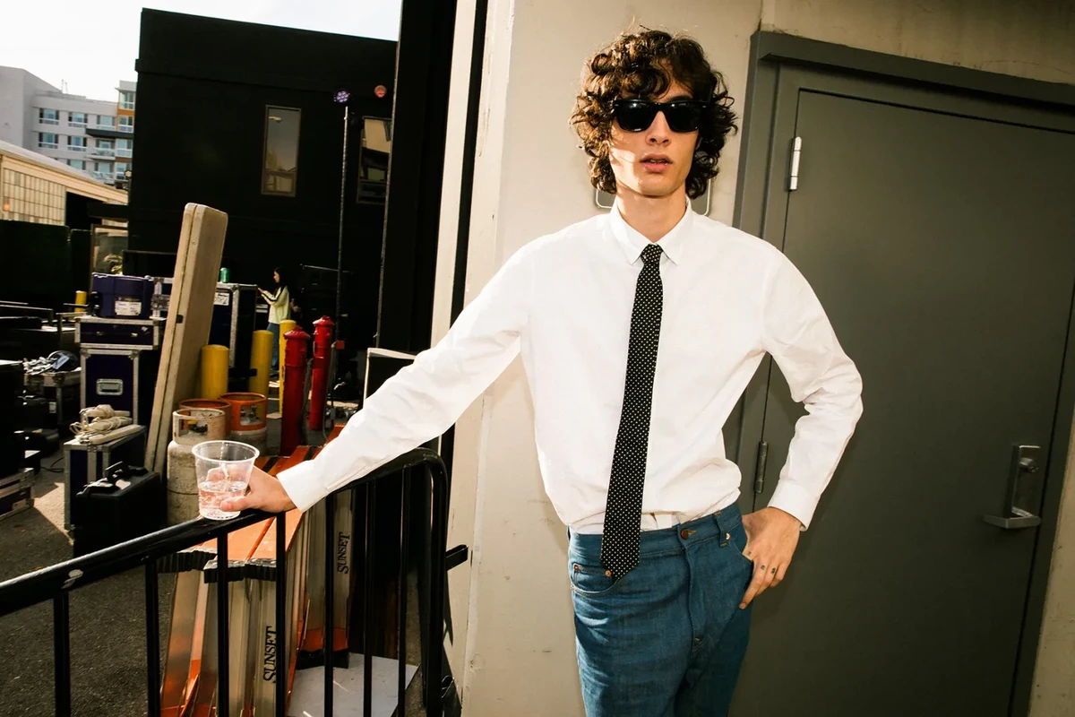 Sombr Steps Into the Wild, Wild West in New ‘Homewrecker’ Video