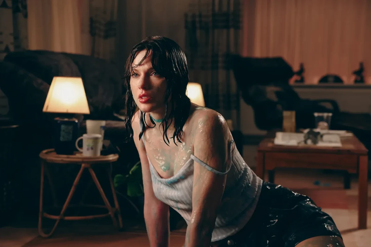 Taylor Swift retourne aux années '90 avec le clip pour 'Opalite'