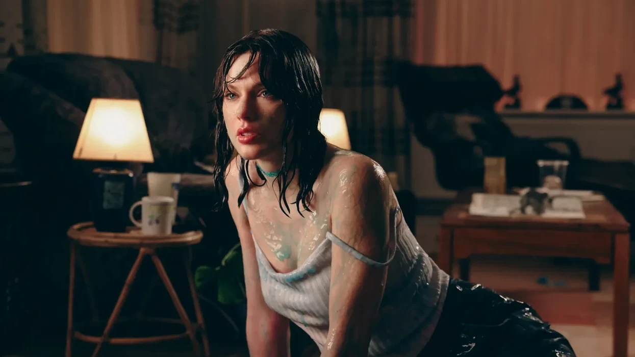 Taylor Swift Goes Back to the Nineties in Star-Studded ‘Opalite’ Video