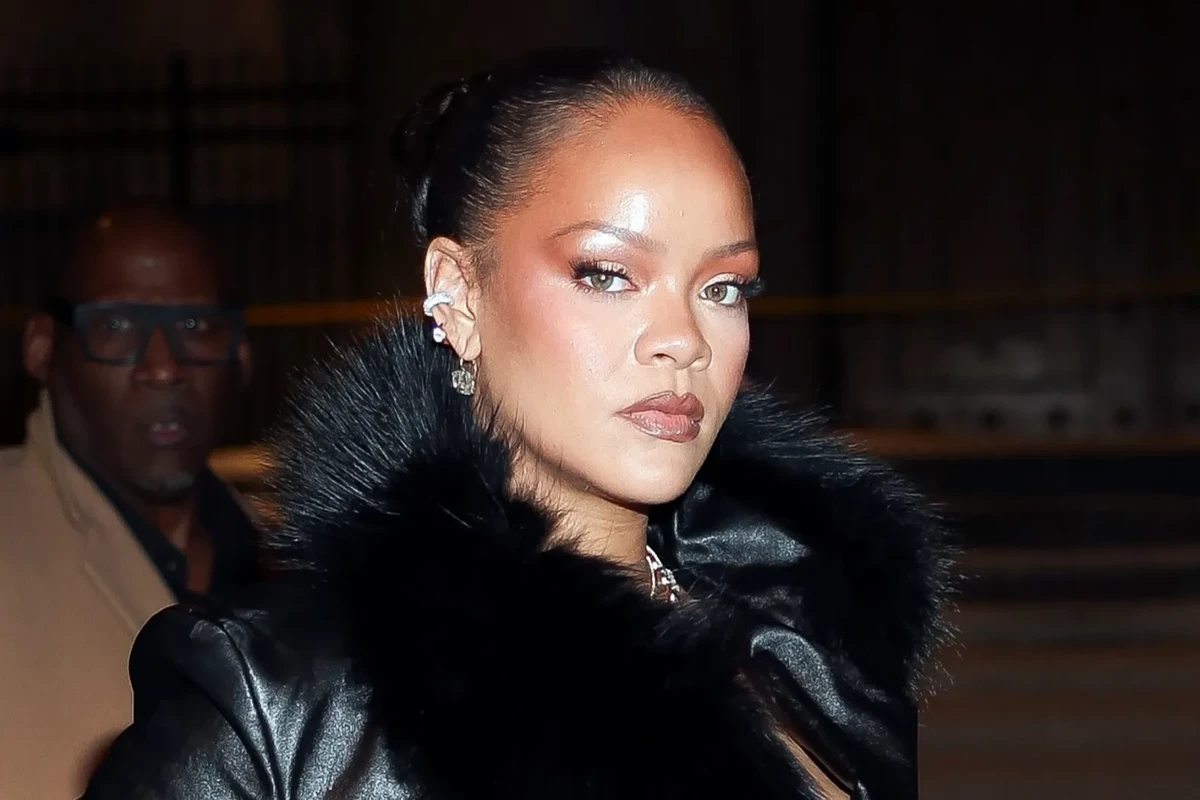Rihanna Posts Documentary Proof She Is Recording Music
