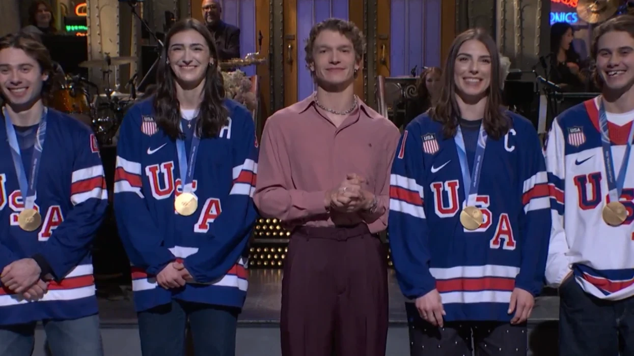 ‘SNL’: Women’s Hockey Gold Medalists Stick It to Trump