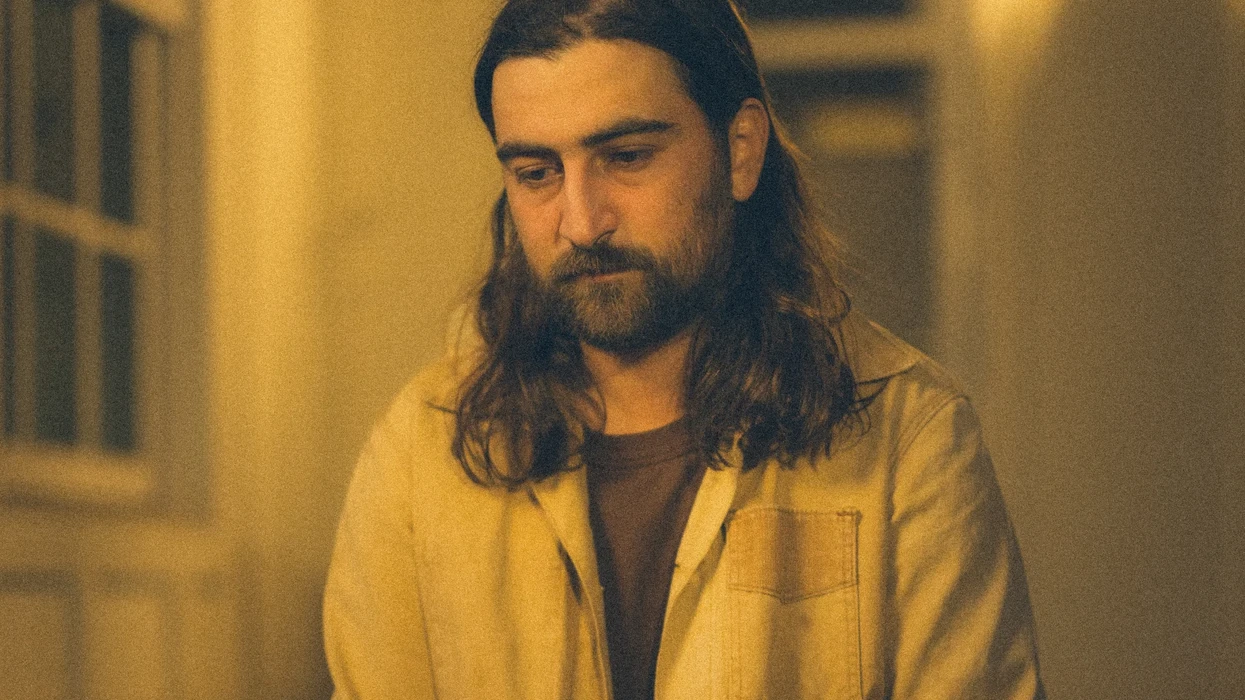 Noah Kahan Considers the Weight of Fame on Reflective Single ‘Porch Light’