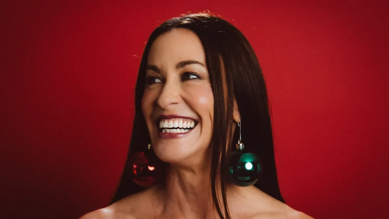 Alanis Morissette Announces Christmas Album 'Good Weather for Immaculate Conception'