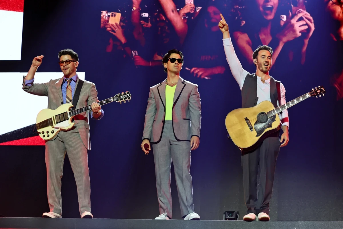 Watch Jonas Brothers Debut New Single ‘Listen When Sad’ Live at Madison Square Garden