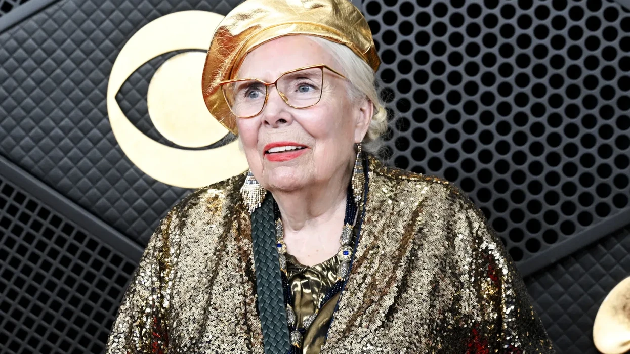 Joni Mitchell Becomes a U.S. Citizen: ‘A Journey That Began 62 Years Ago’