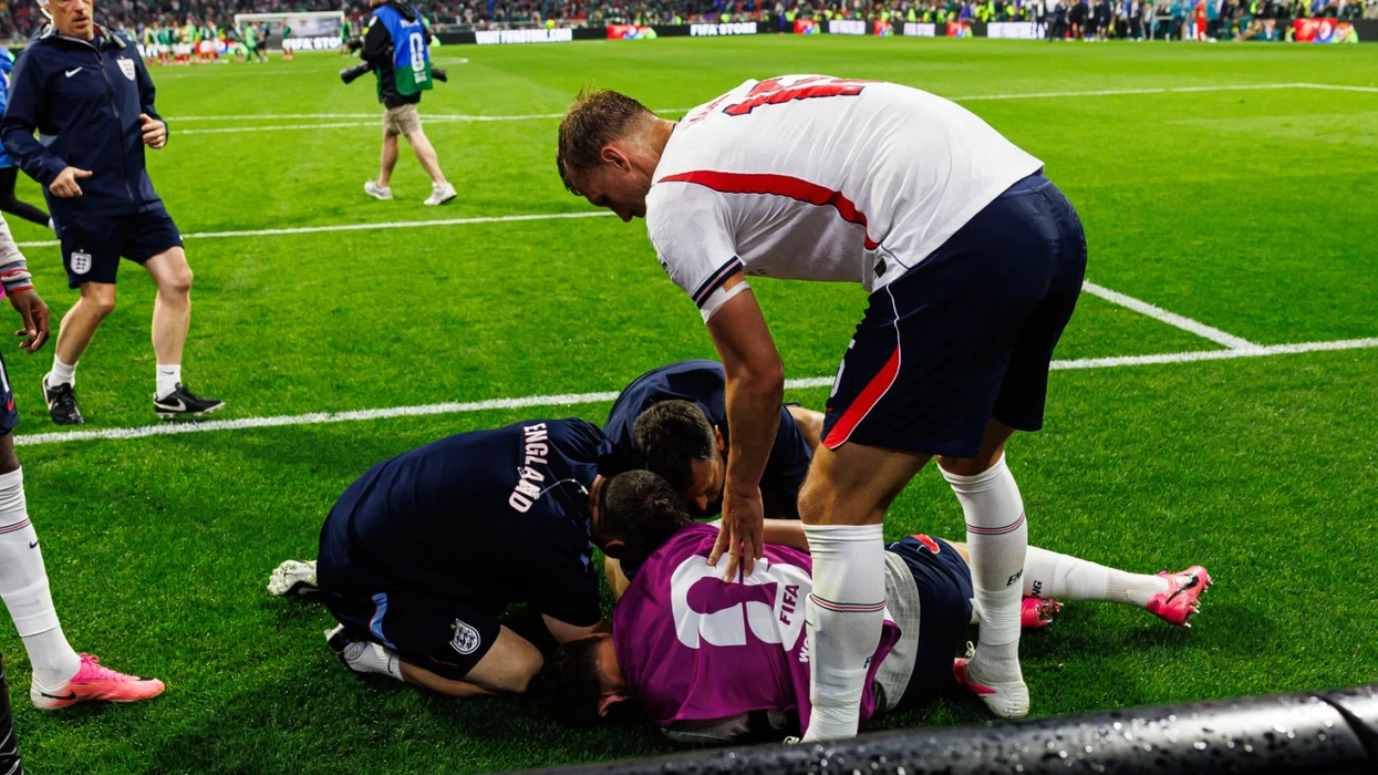 England Player Suffers ‘Serious’ Wrist Injury After Singing ‘Wonderwall’ at World Cup
