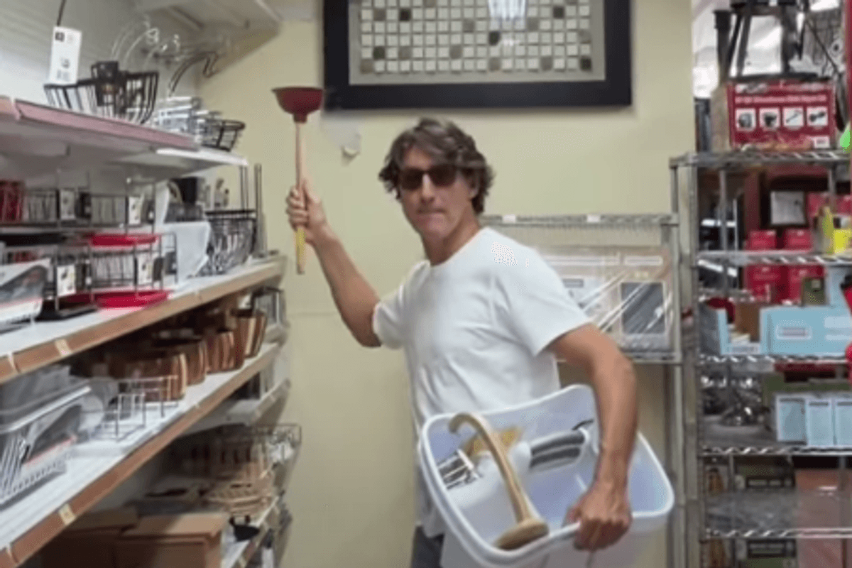 Justin Trudeau and Katy Perry turn Montréal Home Hardware into a XAV listening party