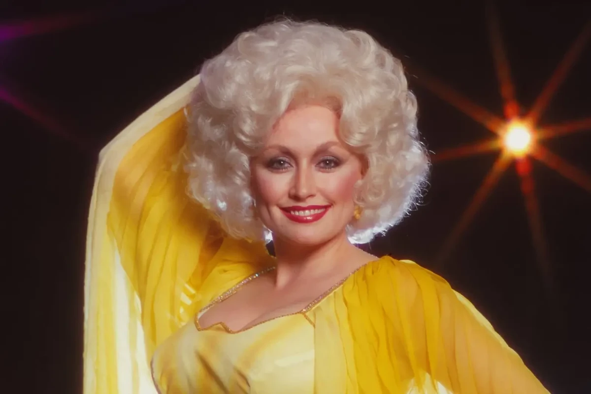 Obama, Bush, Clinton, Trump Pay Tribute to Dolly Parton